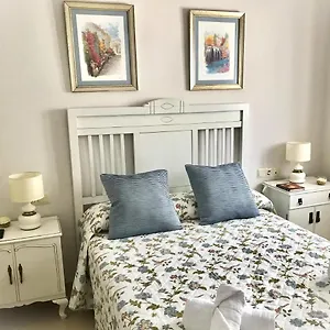  Apartment Flores